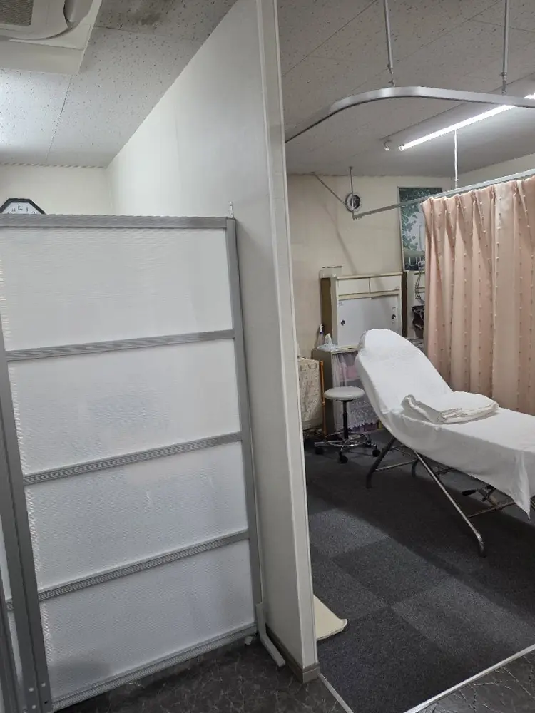 ナリスビューティースタジオ越谷の内観・外観1