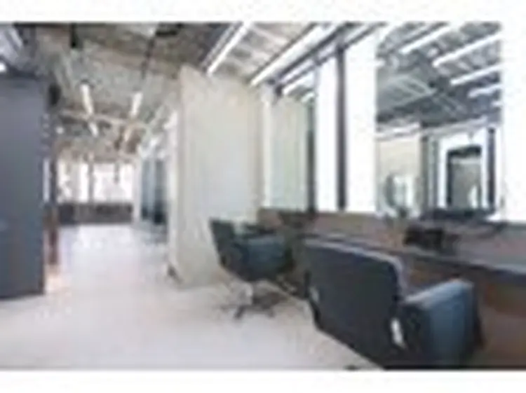 youres hair 東新宿の内観・外観1