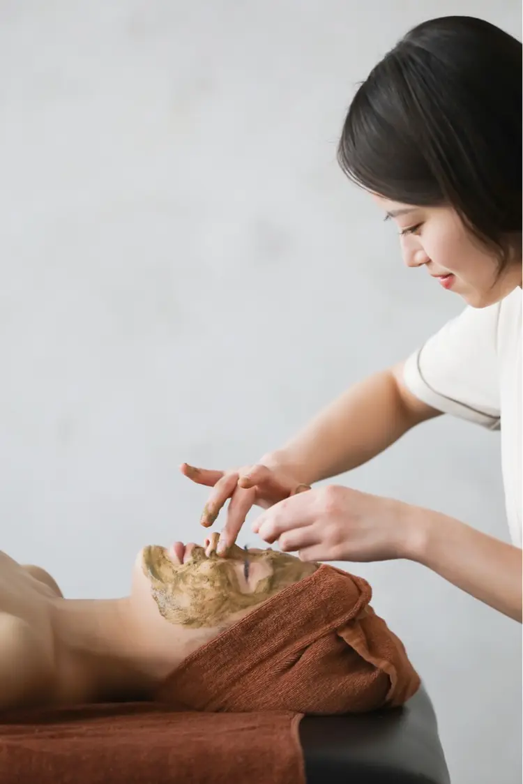 ハーブピーリング・毛穴ケア専門サロンSalon de LENAの内観・外観2