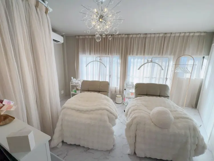 AMOURISの内観・外観1