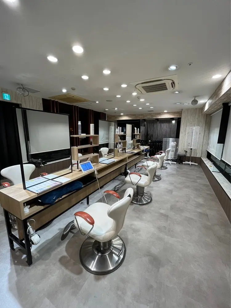 HAIR&MAKE EARTH  東神奈川店の内観・外観1