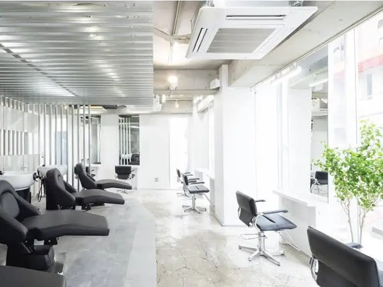 RETOUCH by fifth GINZAの内観・外観1