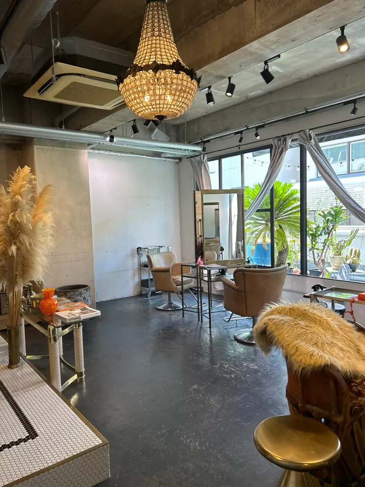 spurの内観・外観1