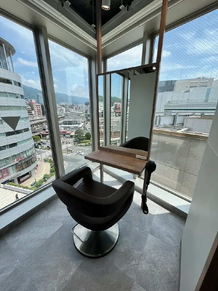 サロウィン　神戸三宮店の内観・外観2