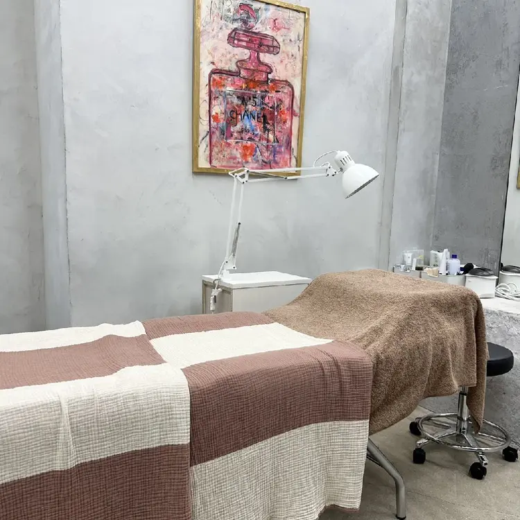 ALICEbyJOLIE茶屋町店の内観・外観2