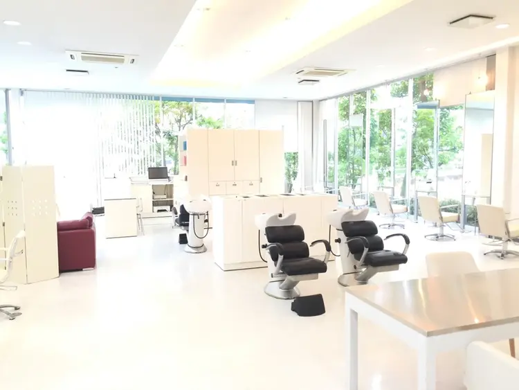 uhair 師勝店の内観・外観2