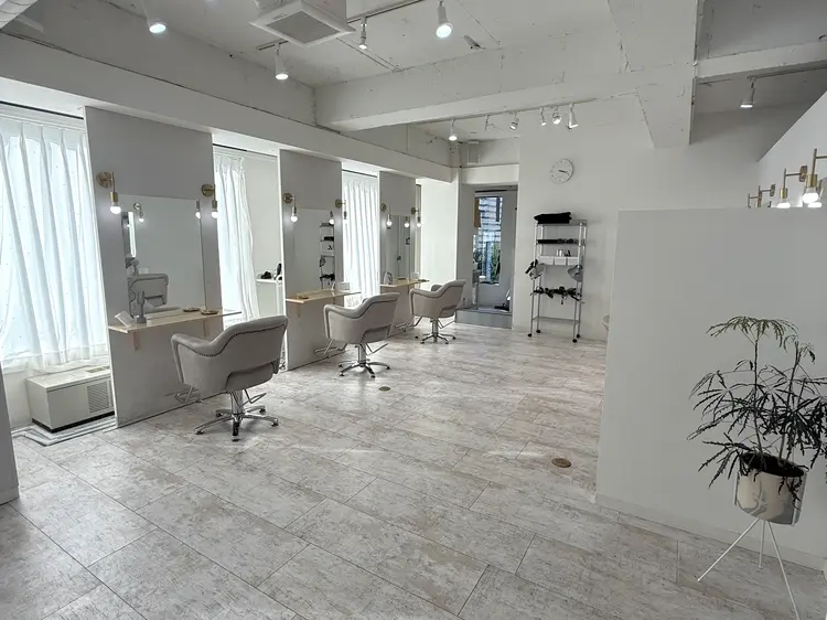 piLLon心斎橋/韓国/ブリーチ/ダブルカラー/髪質改善ストレート/トリートメントの内観・外観1