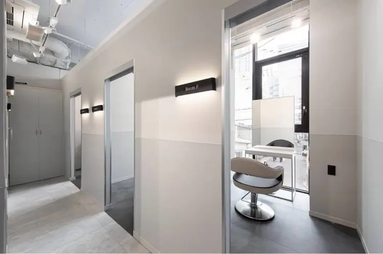 SALOWIN 梅田茶屋町North店の内観・外観3