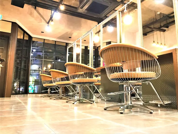 1% 髪質改善&リメイクカラーの内観・外観1