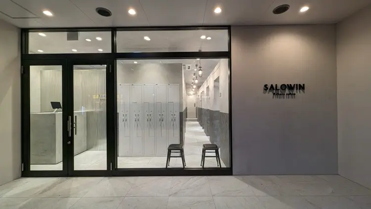 SALOWINの内観・外観1