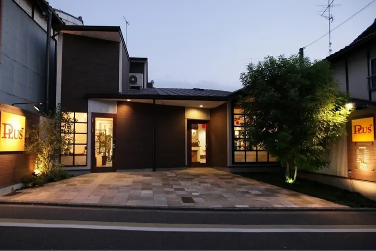 PLUSの内観・外観1