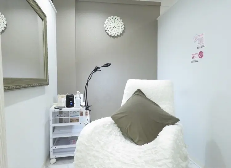 【眉毛専門店】ar+（アールプラス）新宿の内観・外観1
