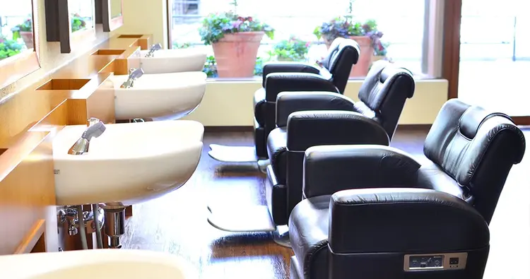 カット&リラクゼーションサロンA/Zの内観・外観2