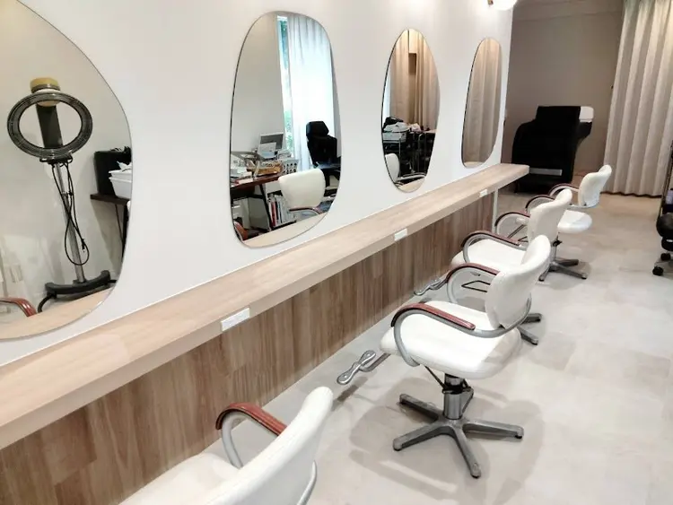 COUCH Hair Dressingの内観・外観2