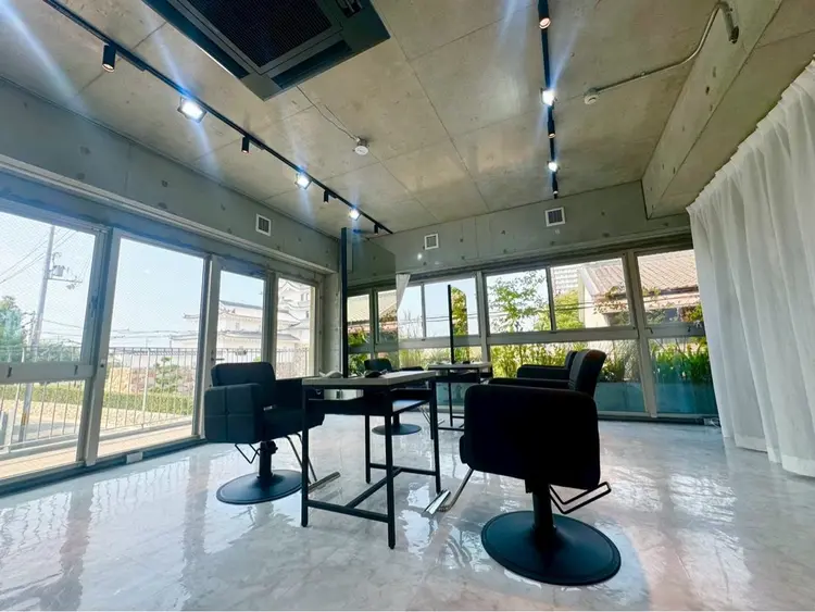 &Coの内観・外観1