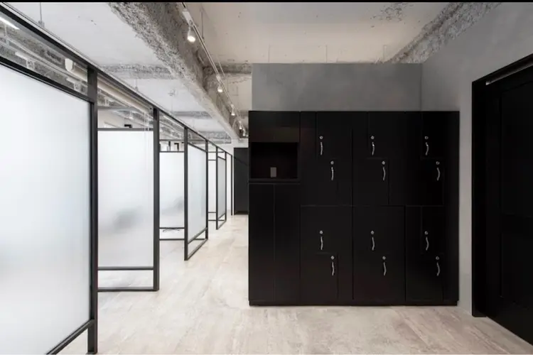 salowin梅田茶屋町店の内観・外観3