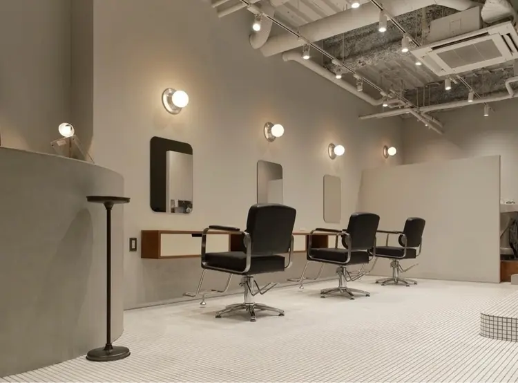 GRIPの内観・外観1