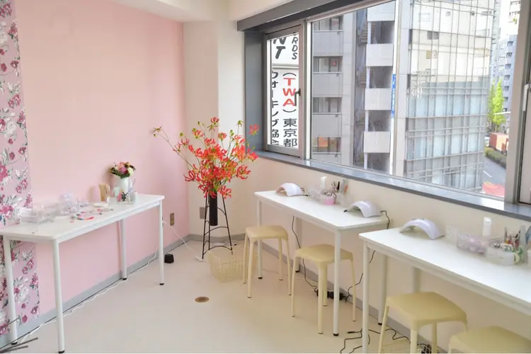 東京セルフネイルサロンの内観・外観2