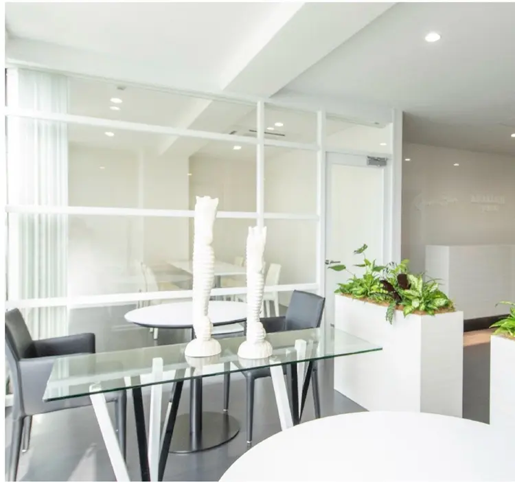 メンズオーシャンブルー福岡店の内観・外観1