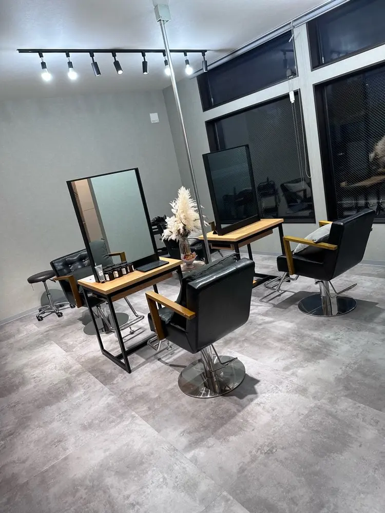 Luana hair  makeの内観・外観1