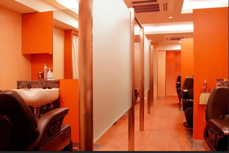 PREMIUM BARBER 表参道店の内観・外観2