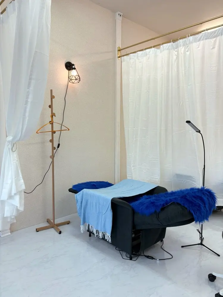 neYESの内観・外観2