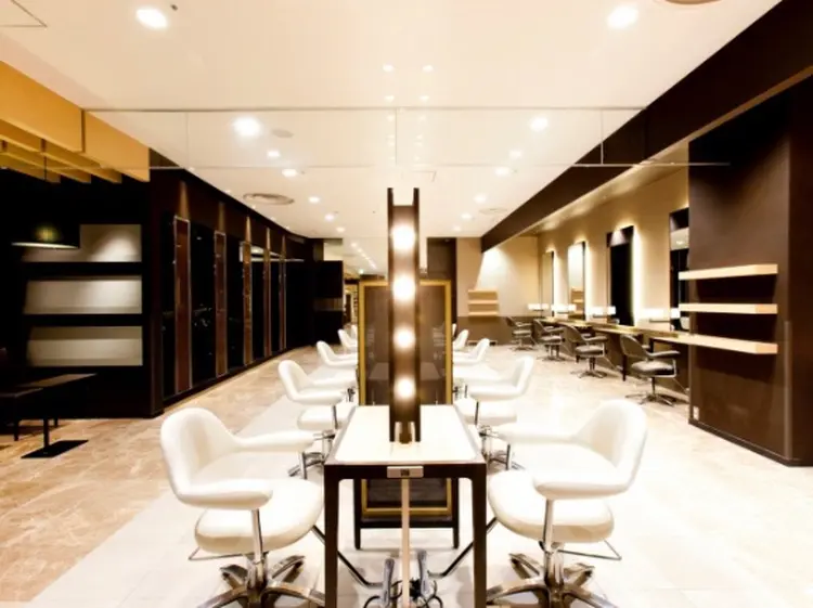 spice AVEDA 西宮阪急の内観・外観2