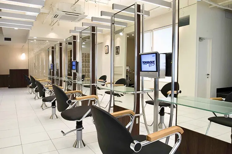 TONI&GUY福岡天神の内観・外観2