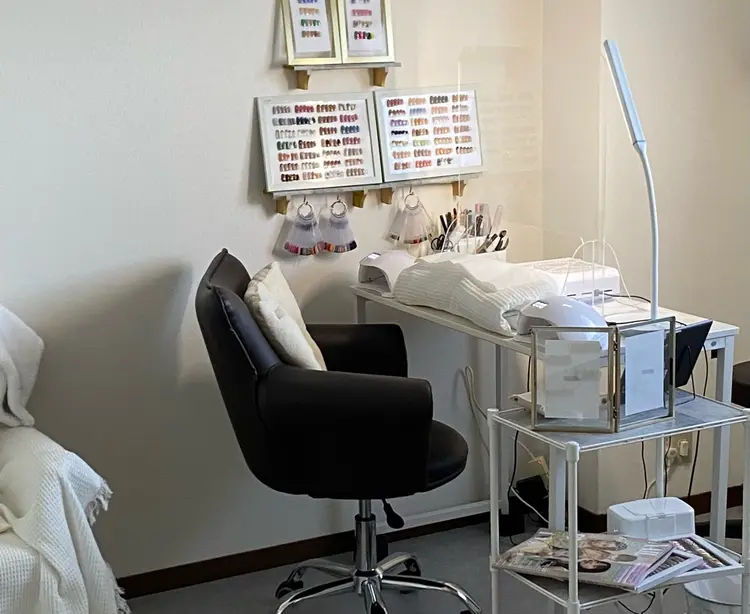 C.NAILSの内観・外観1