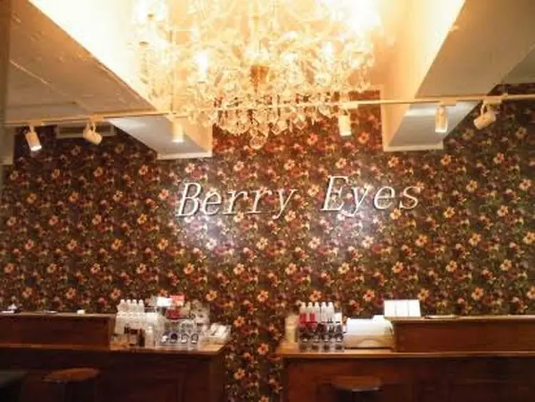 BerryEyes町田店の内観・外観1