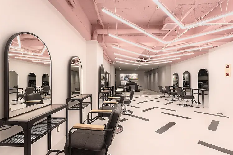 emuの内観・外観1