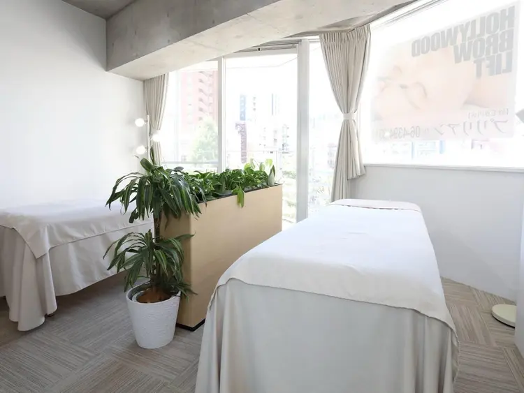 【眉毛専門店】ブリリアン大阪なんばの内観・外観1