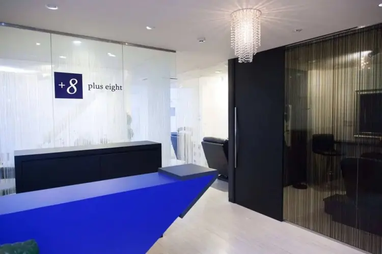 プラスエイト横浜西口店の内観・外観1