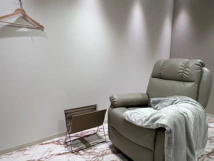 edge eye 梅田店の内観・外観1