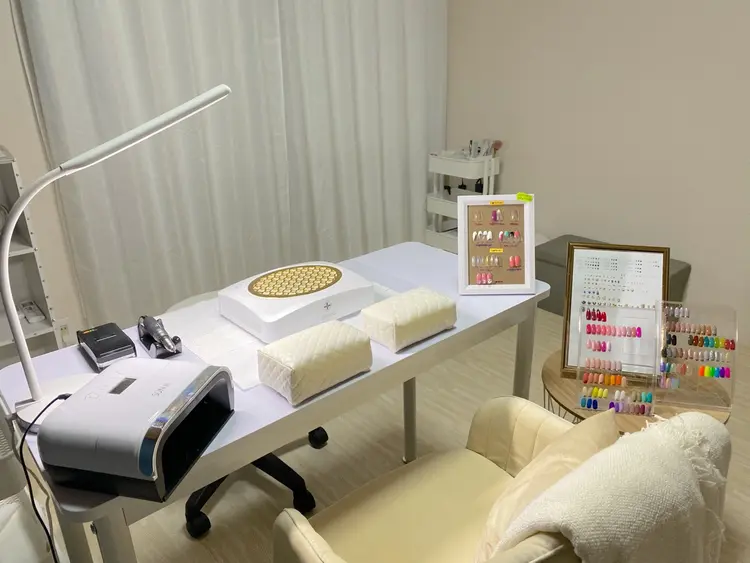 nail salon Revymoreの内観・外観2