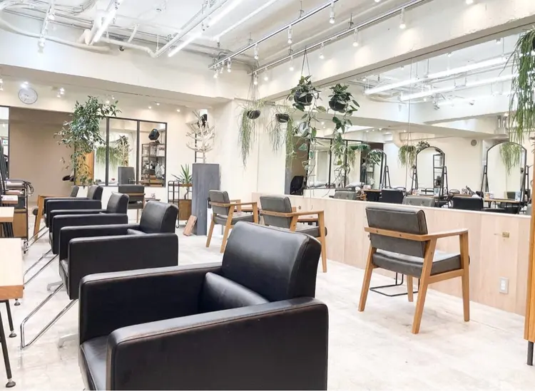 Belle 新宿店の内観・外観1