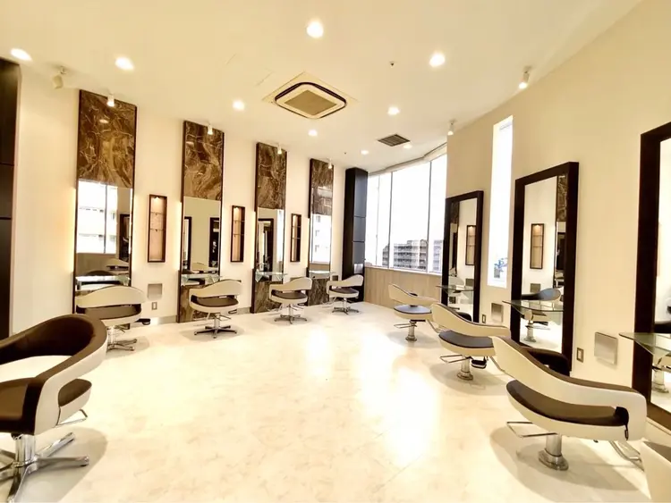 Reverie　ZENKO国領店の内観・外観2