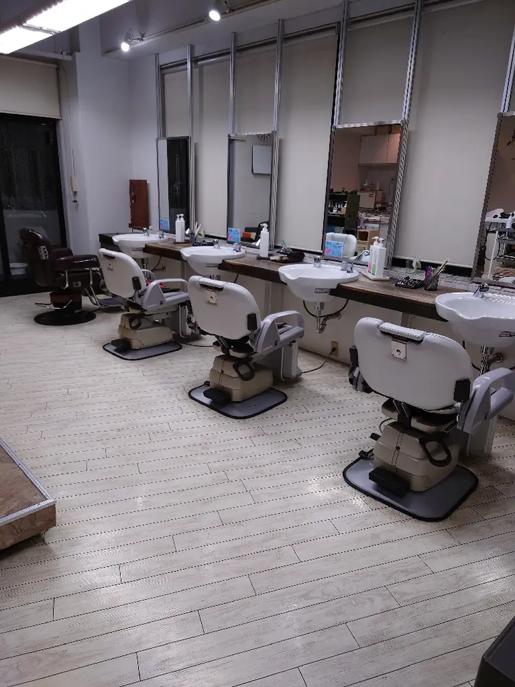 カットオフ高幡店の内観・外観2