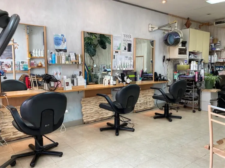 フレンズ美容室の内観・外観2