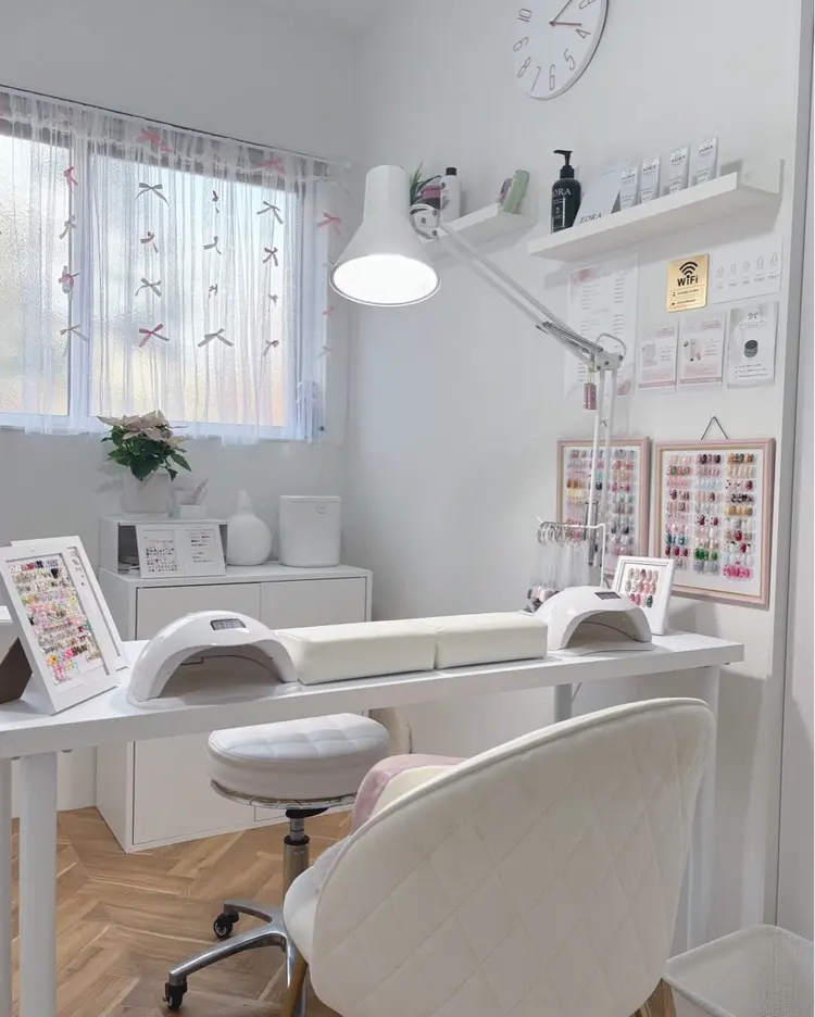 BLISS NAILの内観・外観1