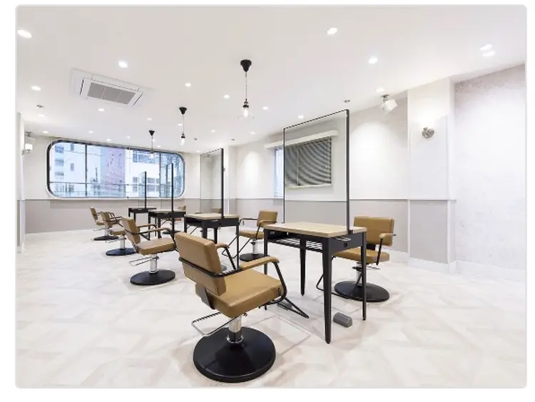 La Bonheur hair Olivier北千住店【ラボヌールヘアーオリヴィエ】の内観・外観1