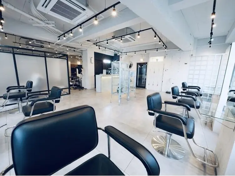 マスターアイブロウの内観・外観2