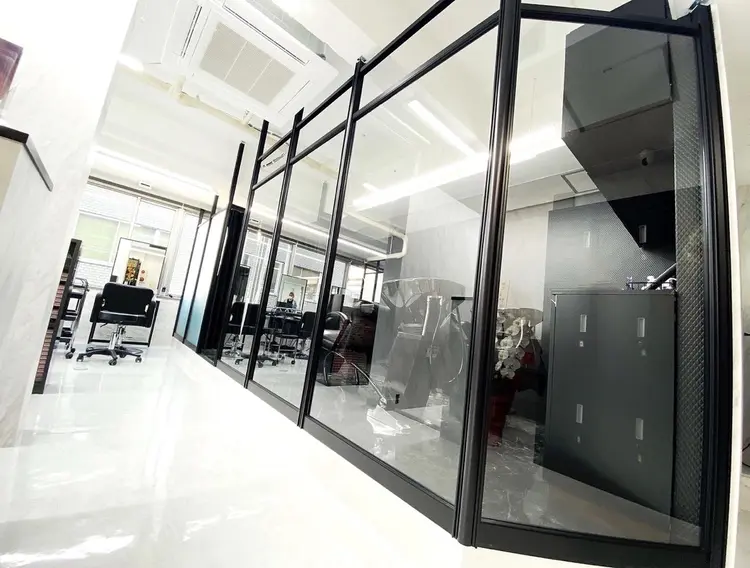 ミルボンAujua認定サロン Ria  OSAKA 梅田の内観・外観3