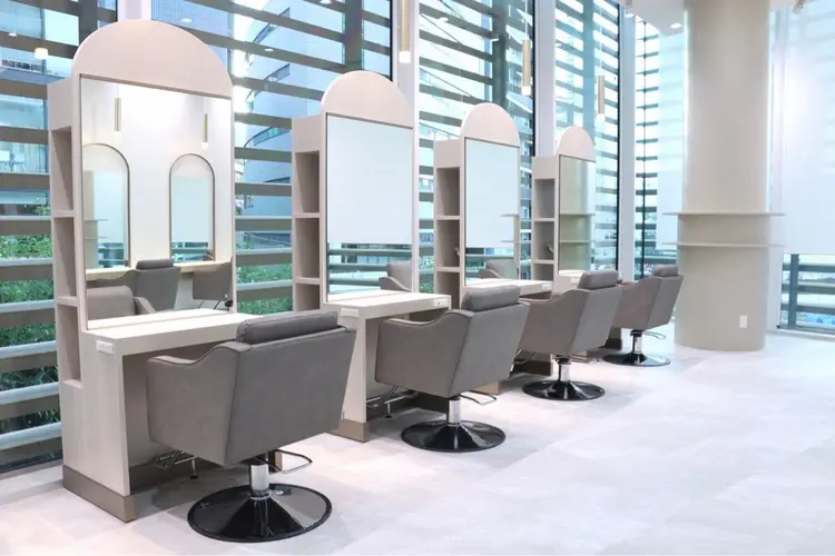 LIZE nex the salon 渋谷【ライズ ネックス ザ サロン】の内観・外観1