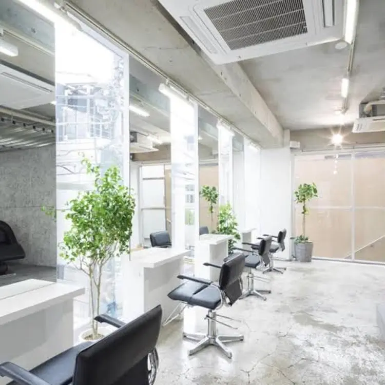 RETOUCH by fifth GINZAの内観・外観2