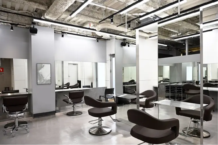 LIPPS hair 天神の内観・外観1