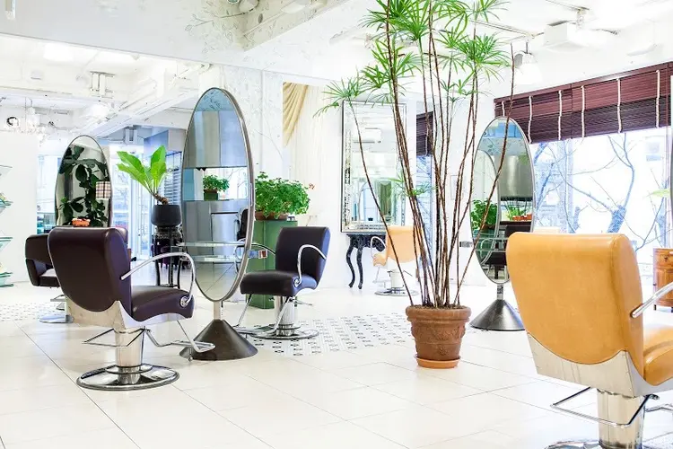 Of hair 宮崎台店の内観・外観2