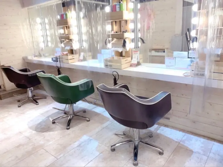 Hair and Make Encourageの内観・外観1