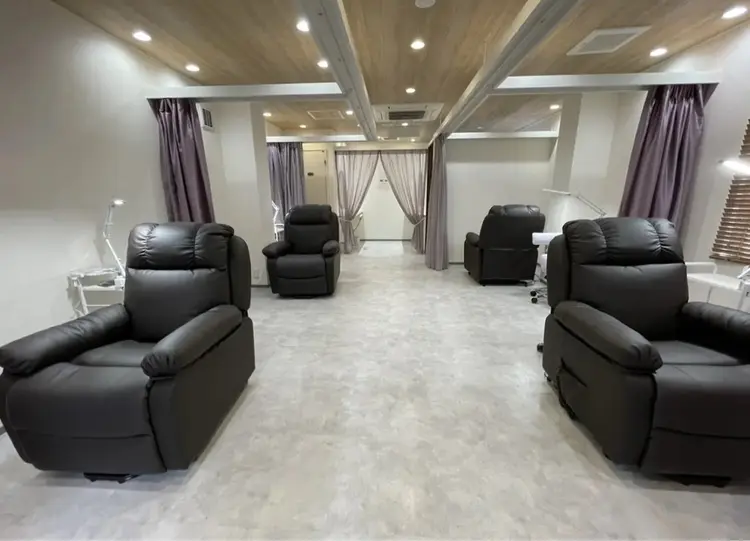 パリジェンヌ取り扱い店　chocolat【ショコラ】の内観・外観2