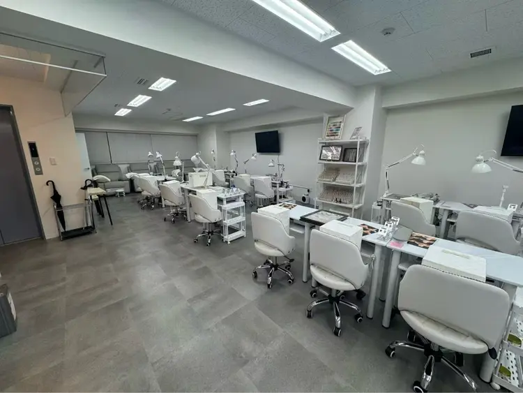 Best Nail 大宮東口店の内観・外観1